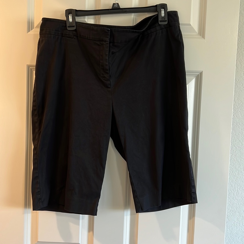 Chico’s pedal pushers, black.